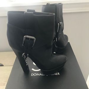 Donald Pliner booties